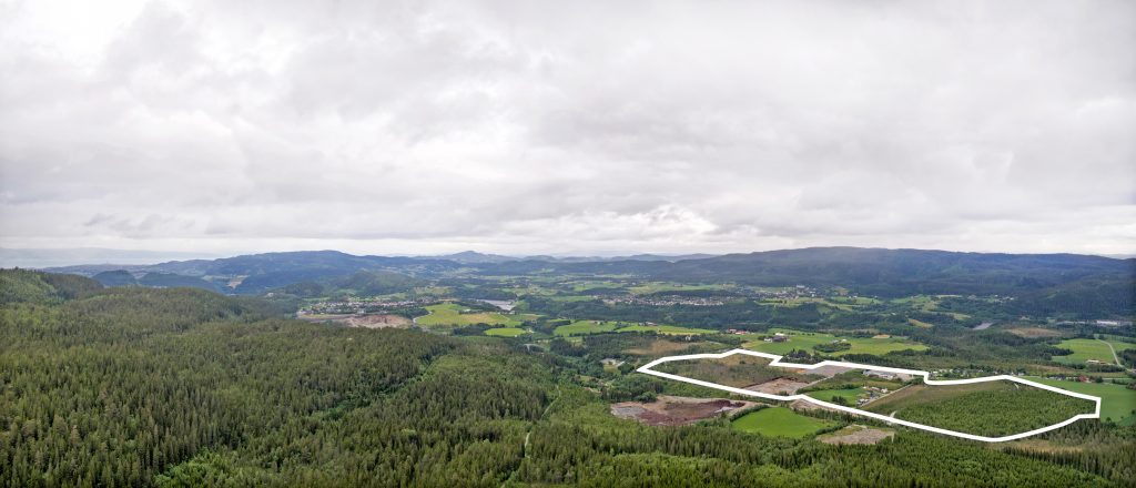 Området sett fra nordvest. Du kan så vidt skimte Trondheim og Tyholttårnet til venstre i bildet.